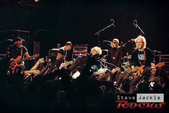 Doing the wave with Mother's Finest band