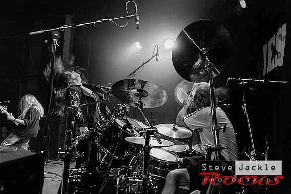 A Singer and Drummer bond!