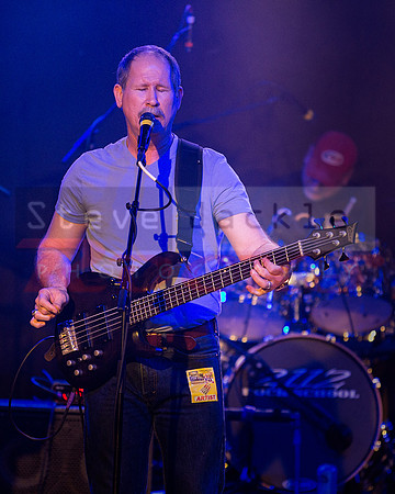 Steven Jackson - bass