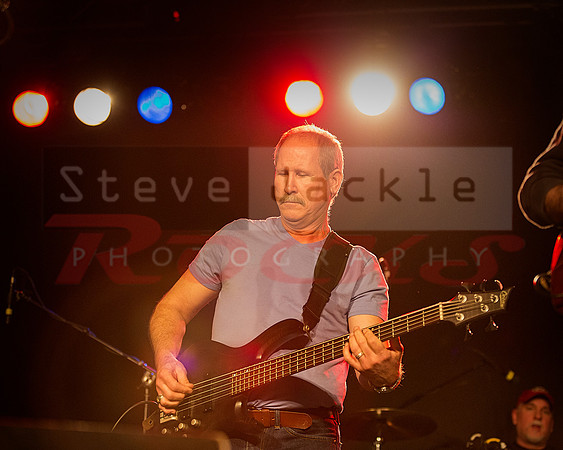 Steven Jackson - bass