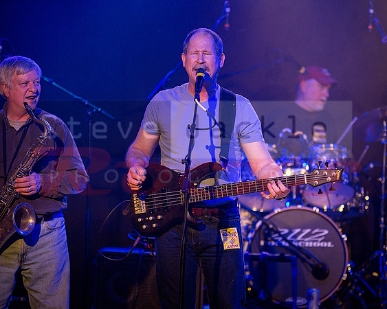 Steven Jackson - bass