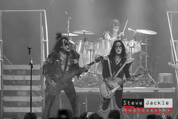 Strutter KISS tribute band at Lincoln Theatre.
