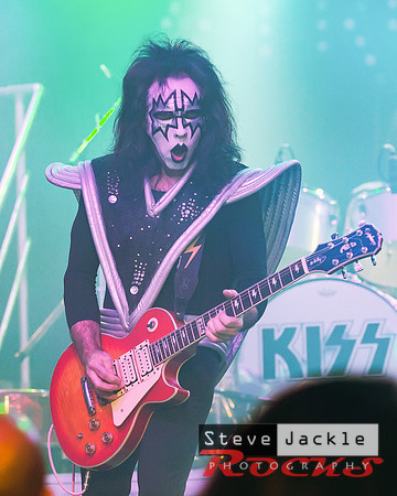Strutter KISS tribute band at Lincoln Theatre.