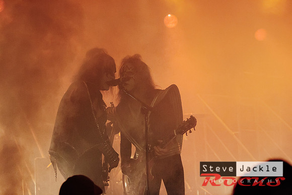 Strutter KISS tribute band at Lincoln Theatre.