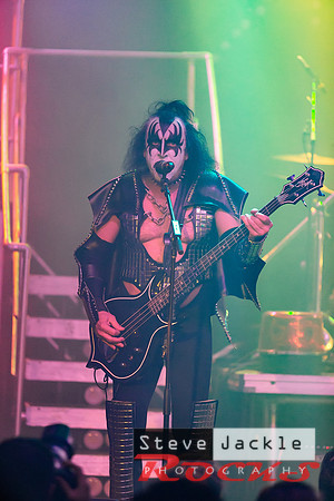 Strutter KISS tribute band at Lincoln Theatre.
