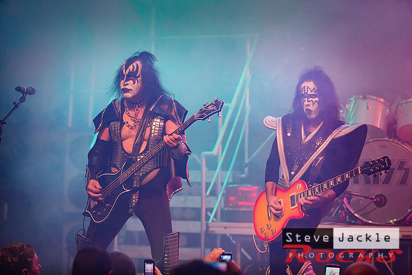 Strutter KISS tribute band at Lincoln Theatre.