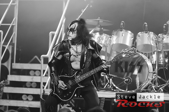 Strutter KISS tribute band at Lincoln Theatre.
