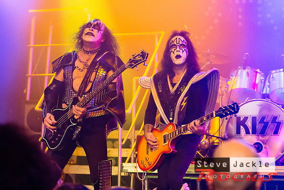 Strutter KISS tribute band at Lincoln Theatre.