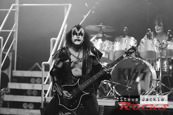 Strutter KISS tribute band at Lincoln Theatre.