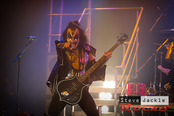 Strutter KISS tribute band at Lincoln Theatre.