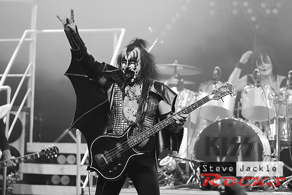 Strutter KISS tribute band at Lincoln Theatre.