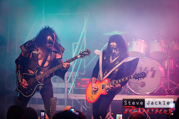 Strutter KISS tribute band at Lincoln Theatre.