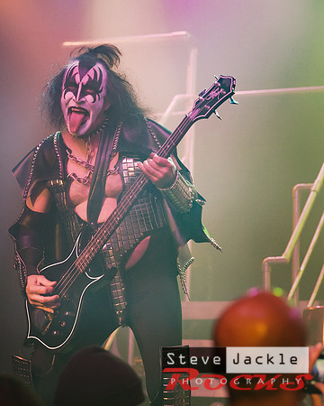 Strutter KISS tribute band at Lincoln Theatre.