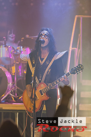 Strutter KISS tribute band at Lincoln Theatre.