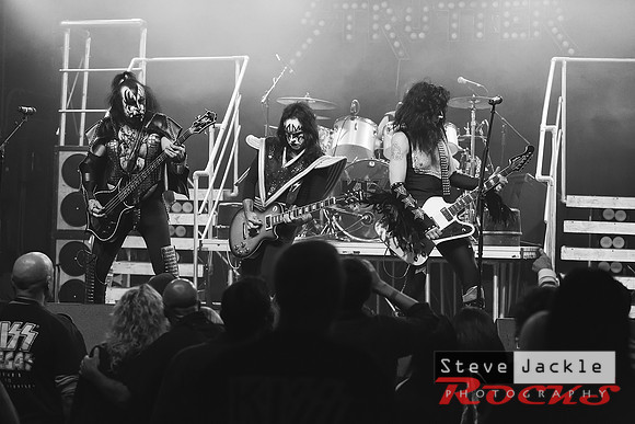 Strutter KISS tribute band at Lincoln Theatre.