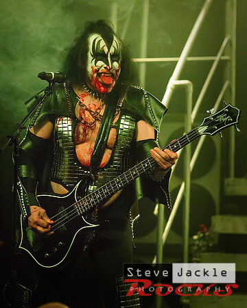 Strutter KISS tribute band at Lincoln Theatre.