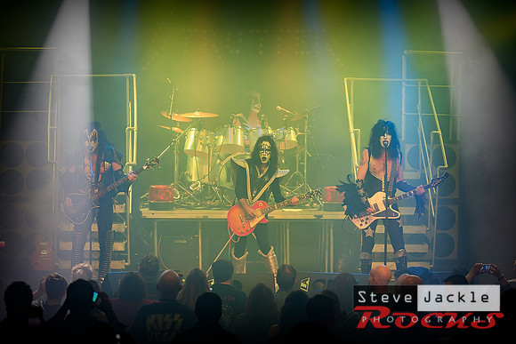 Strutter KISS tribute band at Lincoln Theatre.