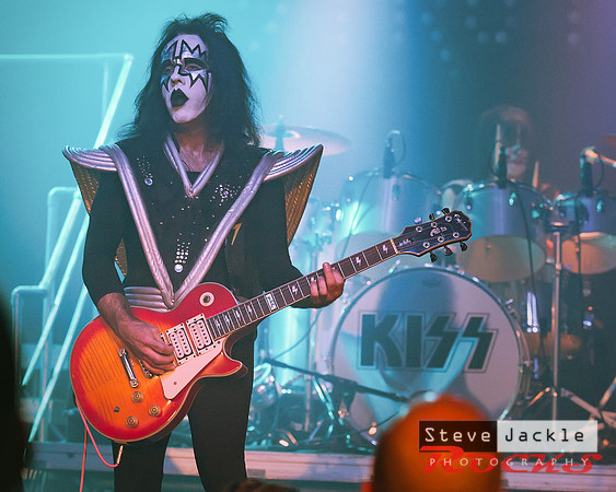 Strutter KISS tribute band at Lincoln Theatre.