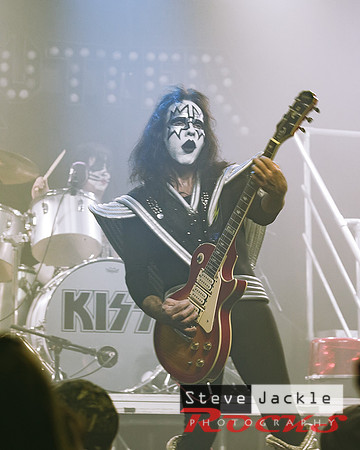 Strutter KISS tribute band at Lincoln Theatre.