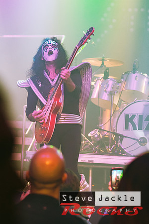 Strutter KISS tribute band at Lincoln Theatre.
