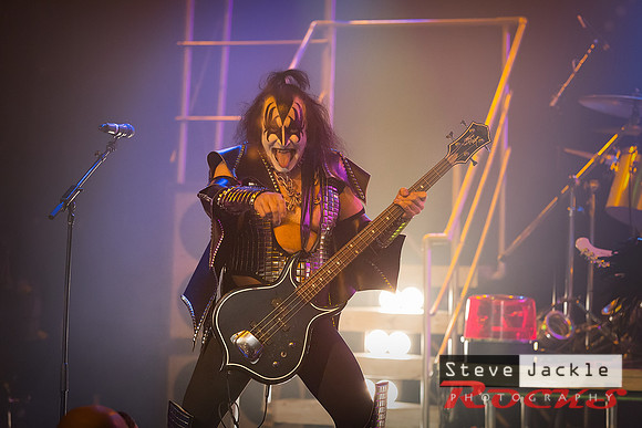 Strutter KISS tribute band at Lincoln Theatre.