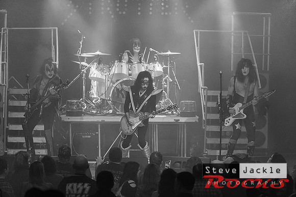 Strutter KISS tribute band at Lincoln Theatre.