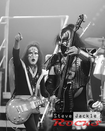 Strutter KISS tribute band at Lincoln Theatre.