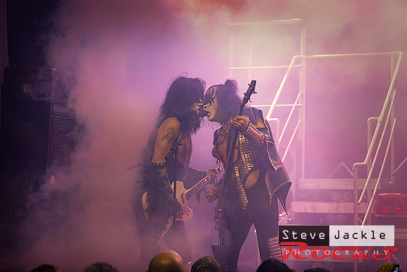 Strutter KISS tribute band at Lincoln Theatre.