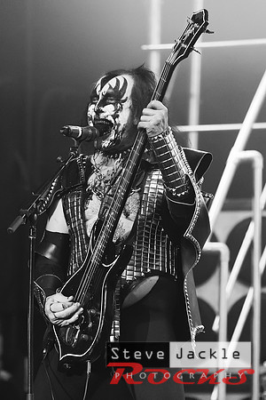 Strutter KISS tribute band at Lincoln Theatre.