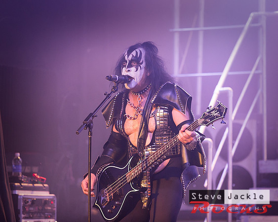 Strutter KISS tribute band at Lincoln Theatre.