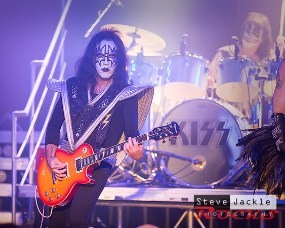 Strutter KISS tribute band at Lincoln Theatre.