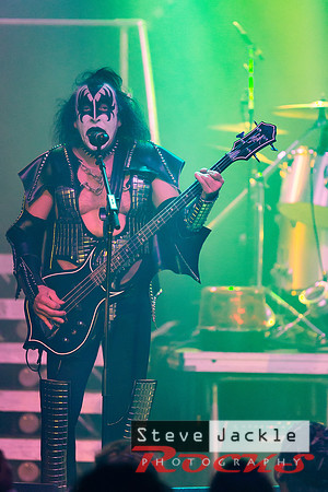 Strutter KISS tribute band at Lincoln Theatre.