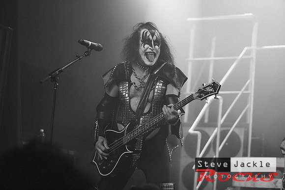 Strutter KISS tribute band at Lincoln Theatre.