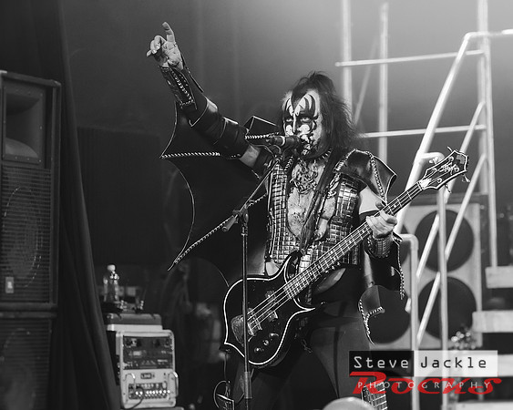 Strutter KISS tribute band at Lincoln Theatre.