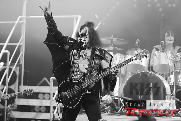 Strutter KISS tribute band at Lincoln Theatre.