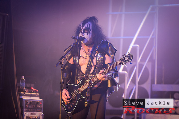Strutter KISS tribute band at Lincoln Theatre.