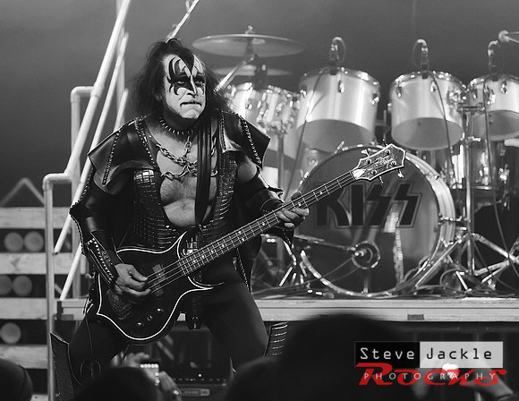 Strutter KISS tribute band at Lincoln Theatre.