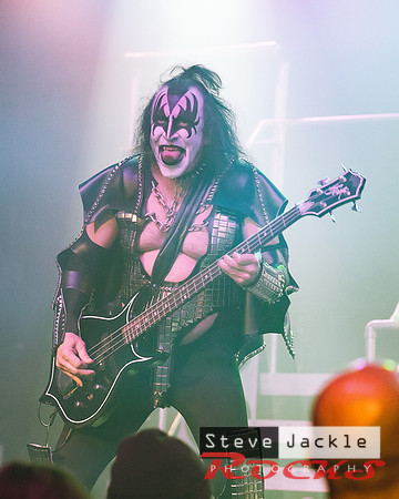 Strutter KISS tribute band at Lincoln Theatre.