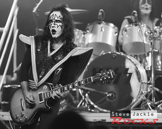 Strutter KISS tribute band at Lincoln Theatre.
