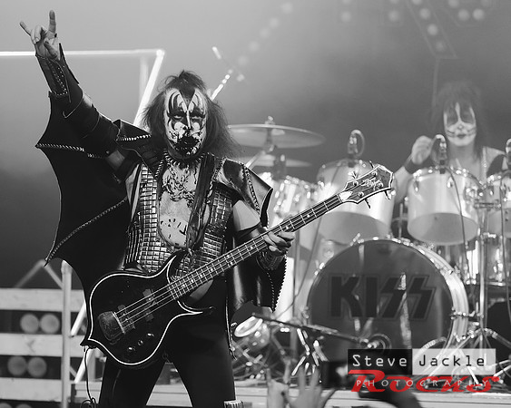 Strutter KISS tribute band at Lincoln Theatre.