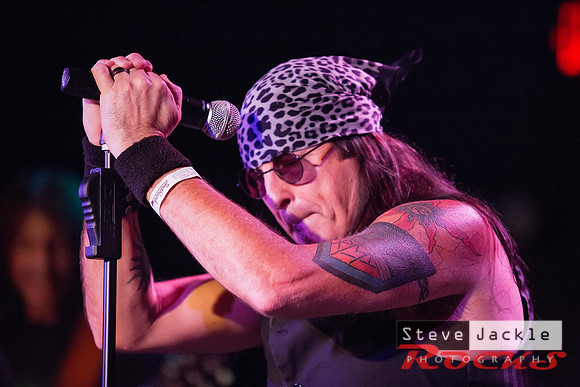 Tony Rock: lead vocals